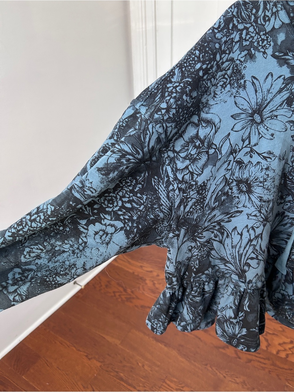 Anthropologie Pilcro Drop Shoulder Flounce Hoodie Floral Blue Size M - Picture 3 of 4